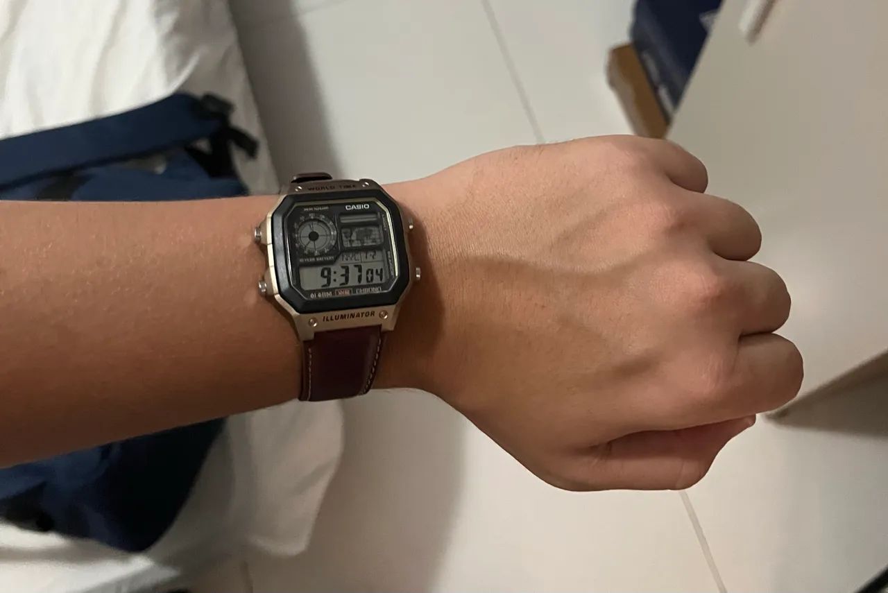 Casio World Time (Casio Royale) Dourado