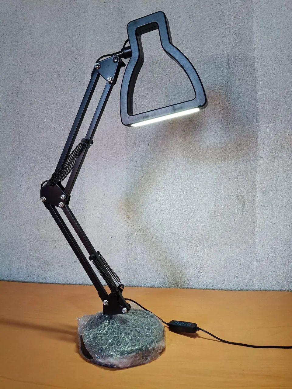 Luminária LED de mesa