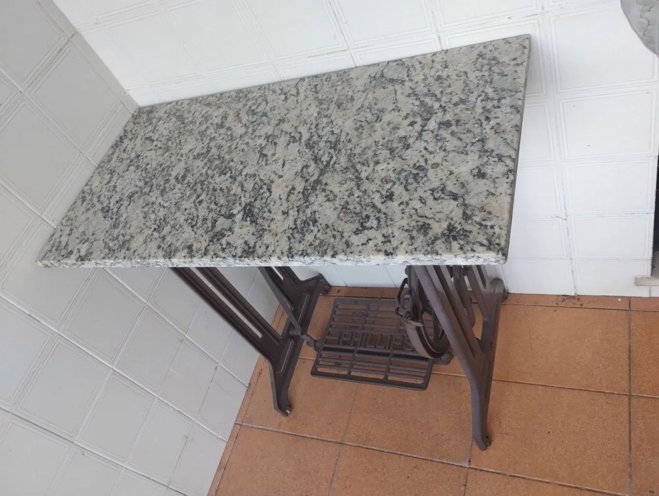 Mesa com pé de ferro Singer  - Foto 2