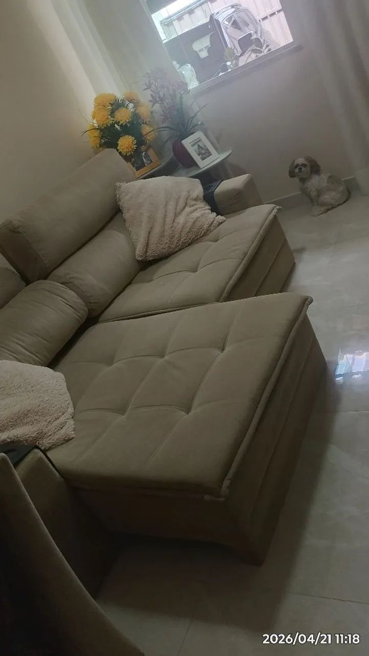 Selling a 4-seat reclining sofa in excellent condition. Pickup only.436600627990384641
