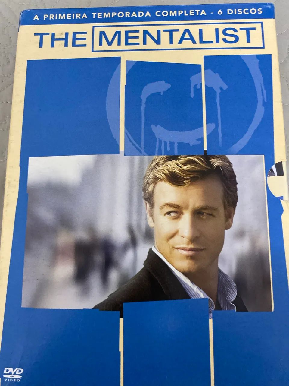 Esse é o DVD da série ?The Mentalist - A Primeira Temporada Completa?, com 6 