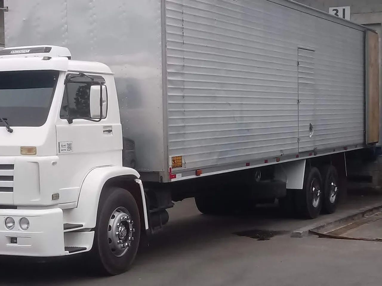 Volkswagen 18310 Titan ano 2005  baú  linshalm 11mt 