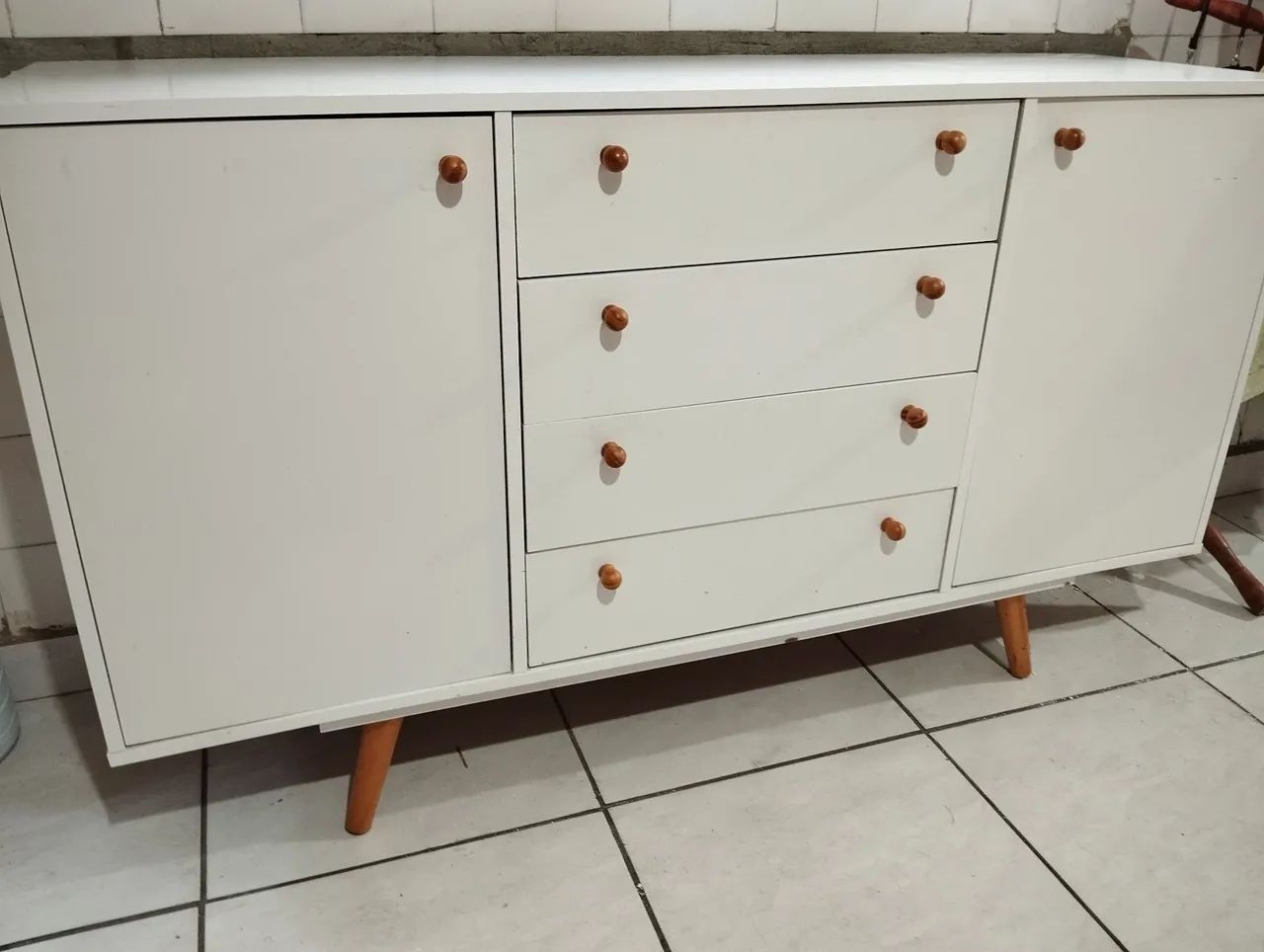Buffet de 4. Gavetas e 2  portas   branco 