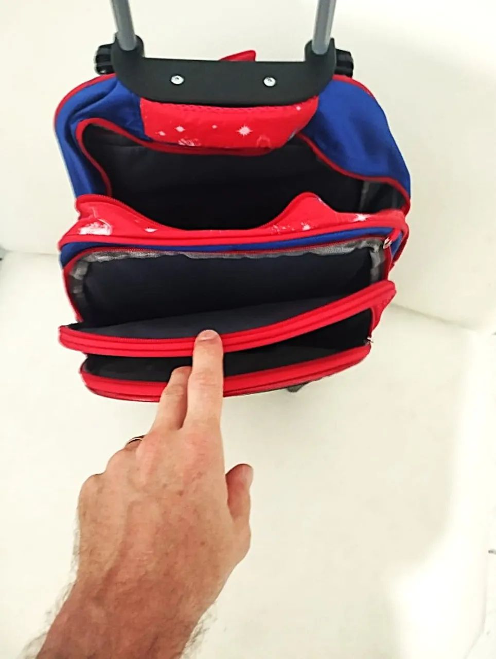 Mochila Escolar infantil com rodas + lancheira e estojo - Foto 3