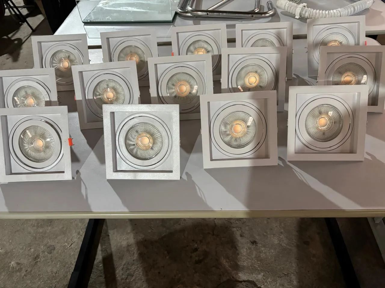 Spot LED embutido no par30 11w bivolt com lâmpada l - iluminação moderna e sofisticada  - Foto 3