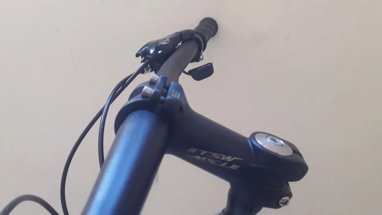 Vendo bike com upgrades, pouco rodada e no precinho  - Foto 4