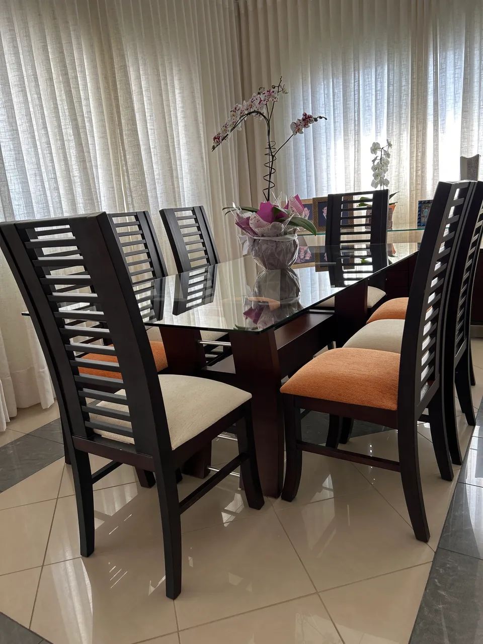 Mesa de jantar de 8 lugares