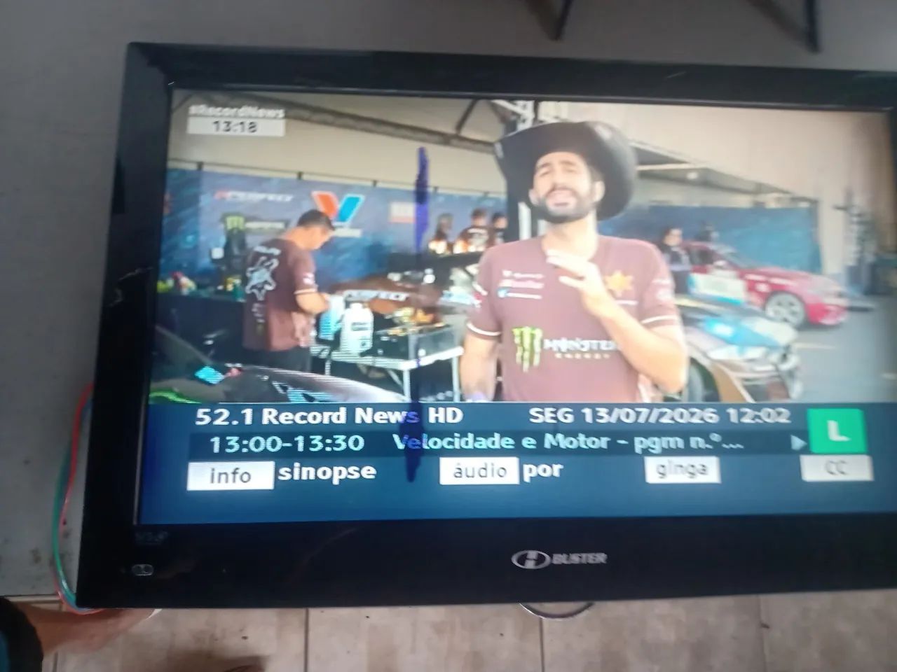 Tv 32 polegadas com mancha na tela restante bom - Foto 5
