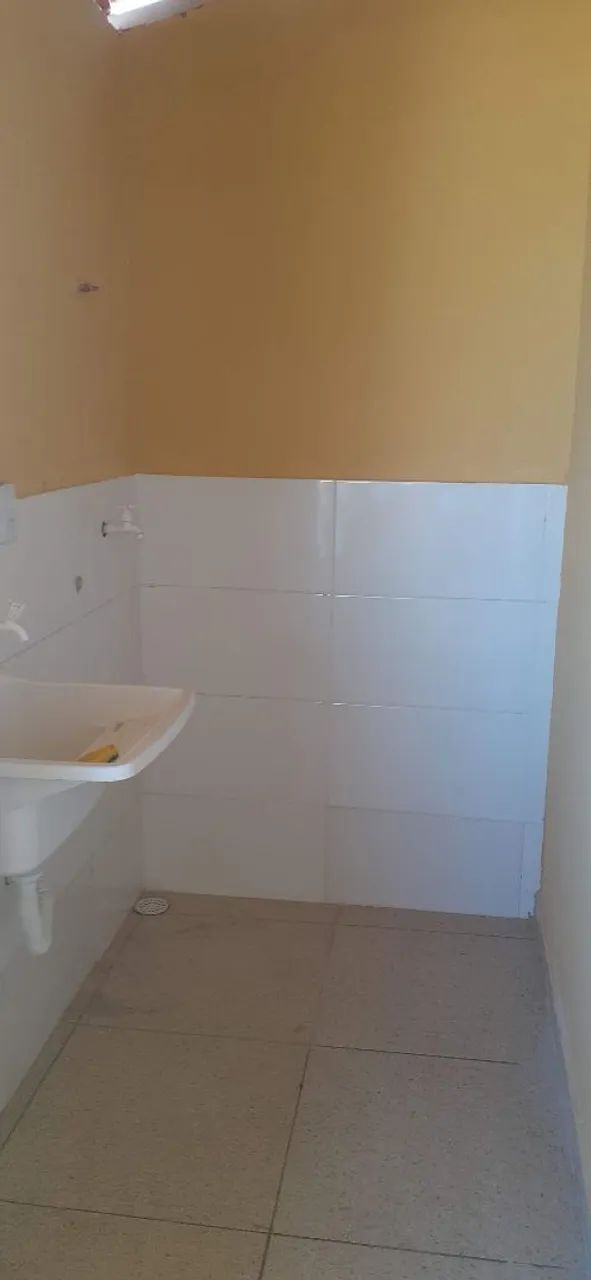 Alugo apto sala quarto banheiro e lavanderia 