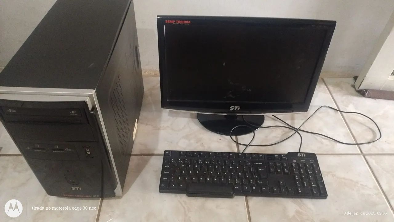 Monitor e teclado 