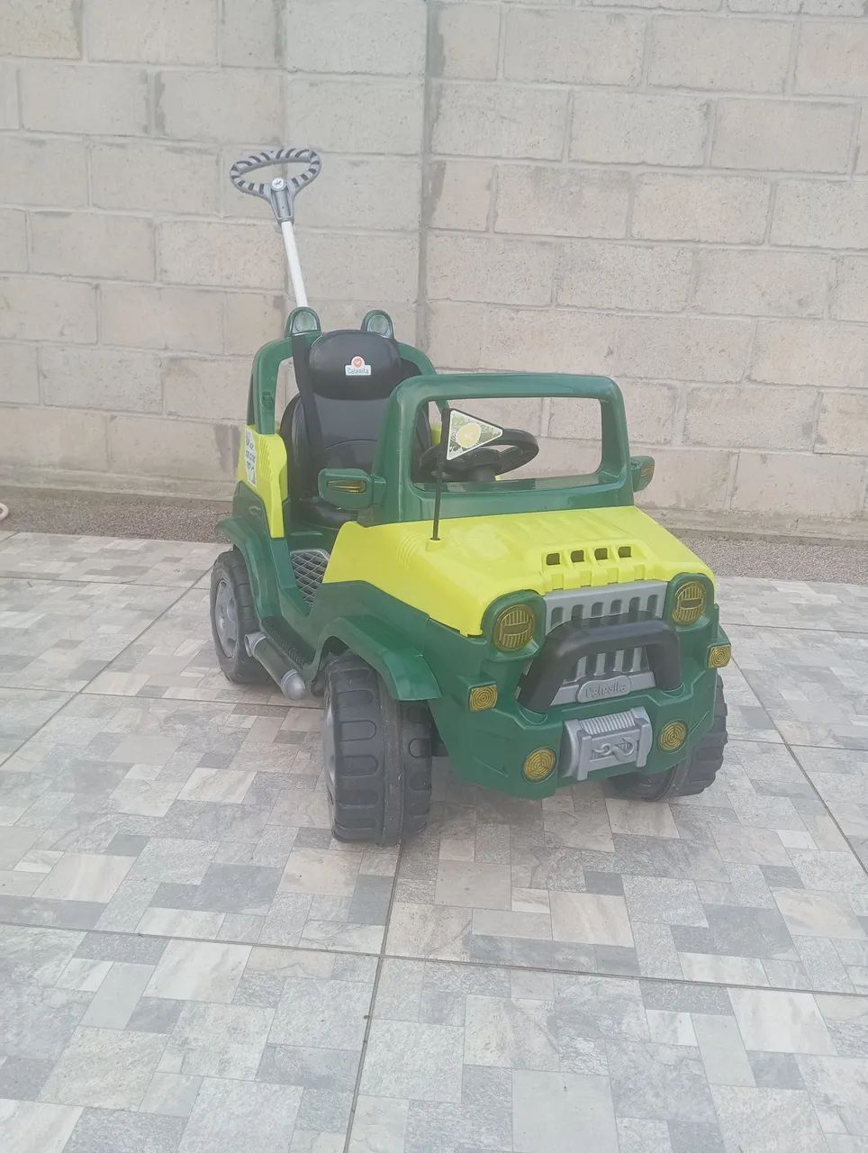 Vendo carrinho de bebê, muito conservado