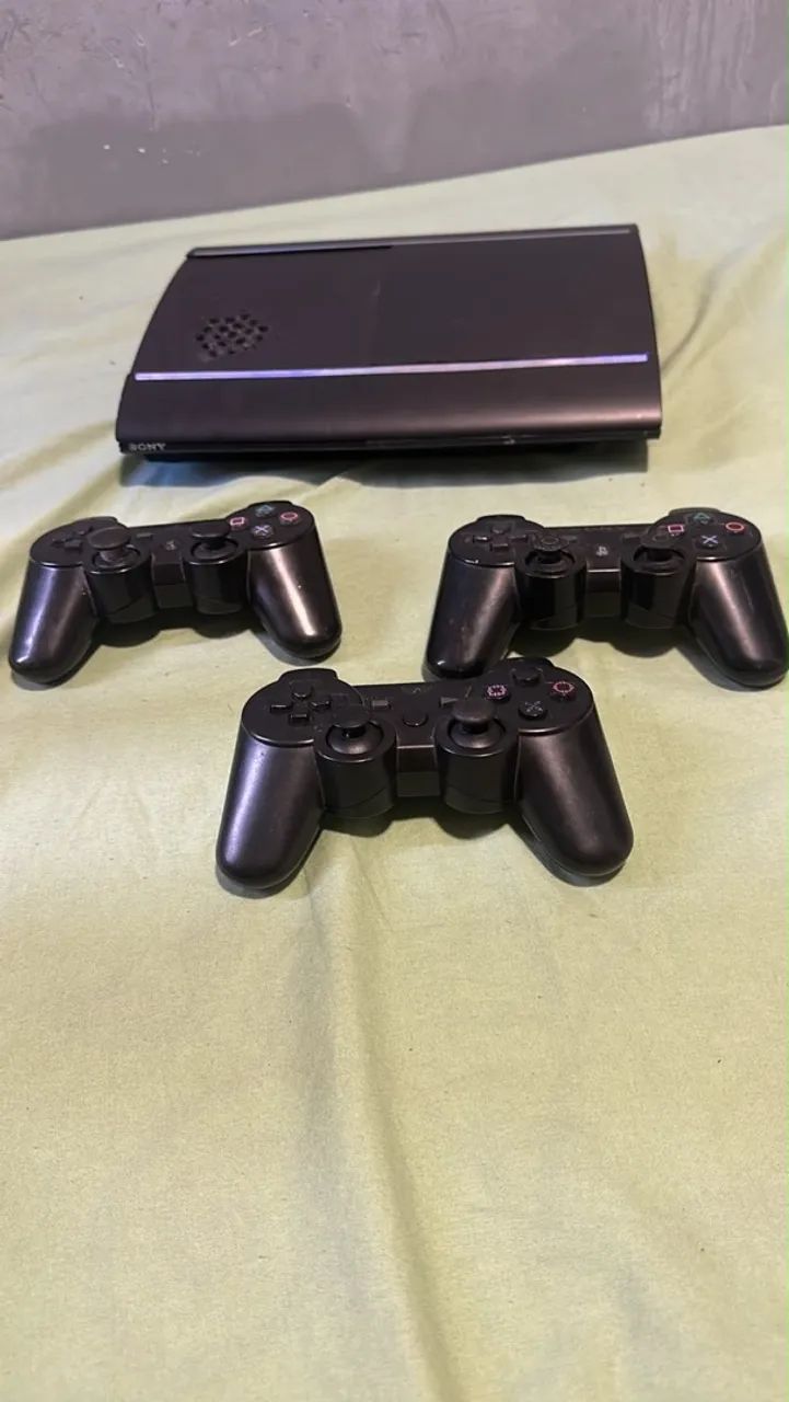 Vendo PlayStation 3 super slim