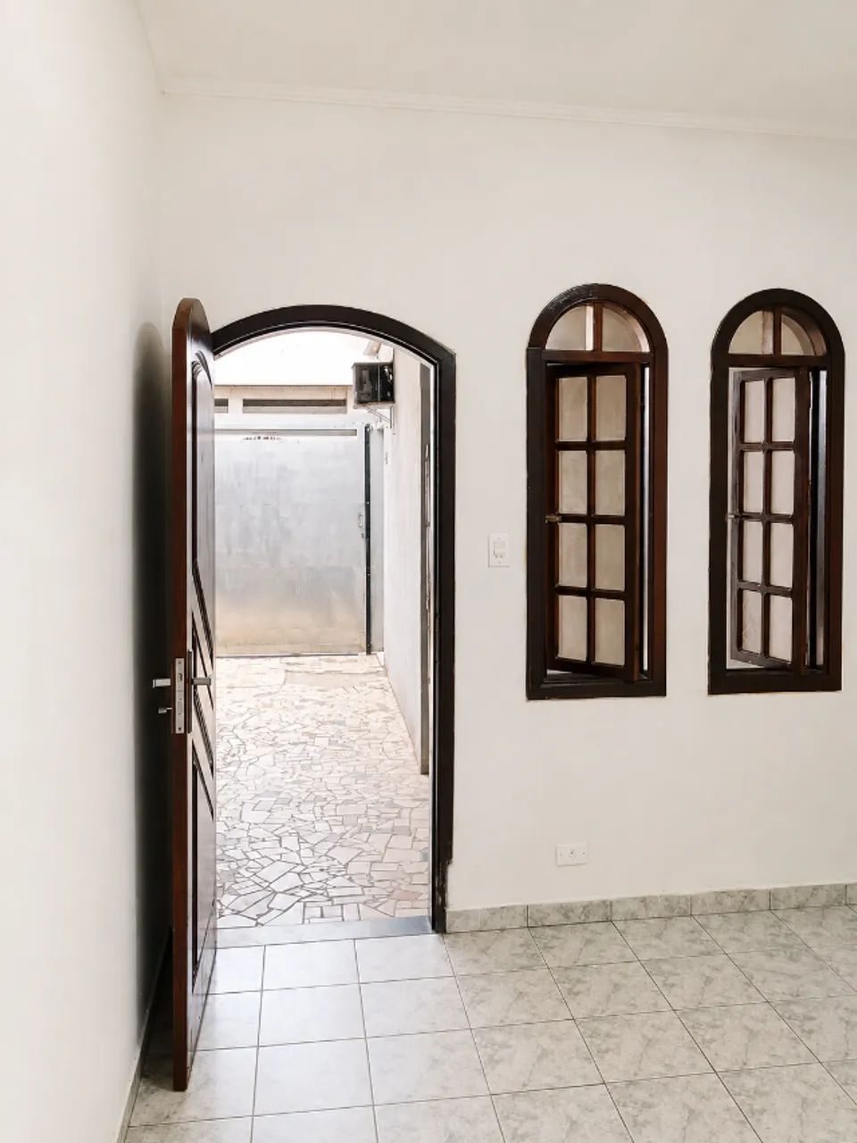 Casa 2 Dormitórios + Salão Comercial 30m² com Garagem - Foto 3