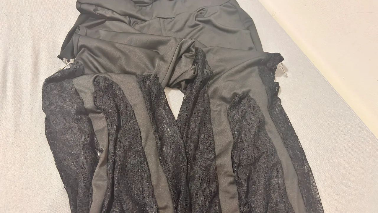 calça flare gotica com cruz e renda! - Foto 3