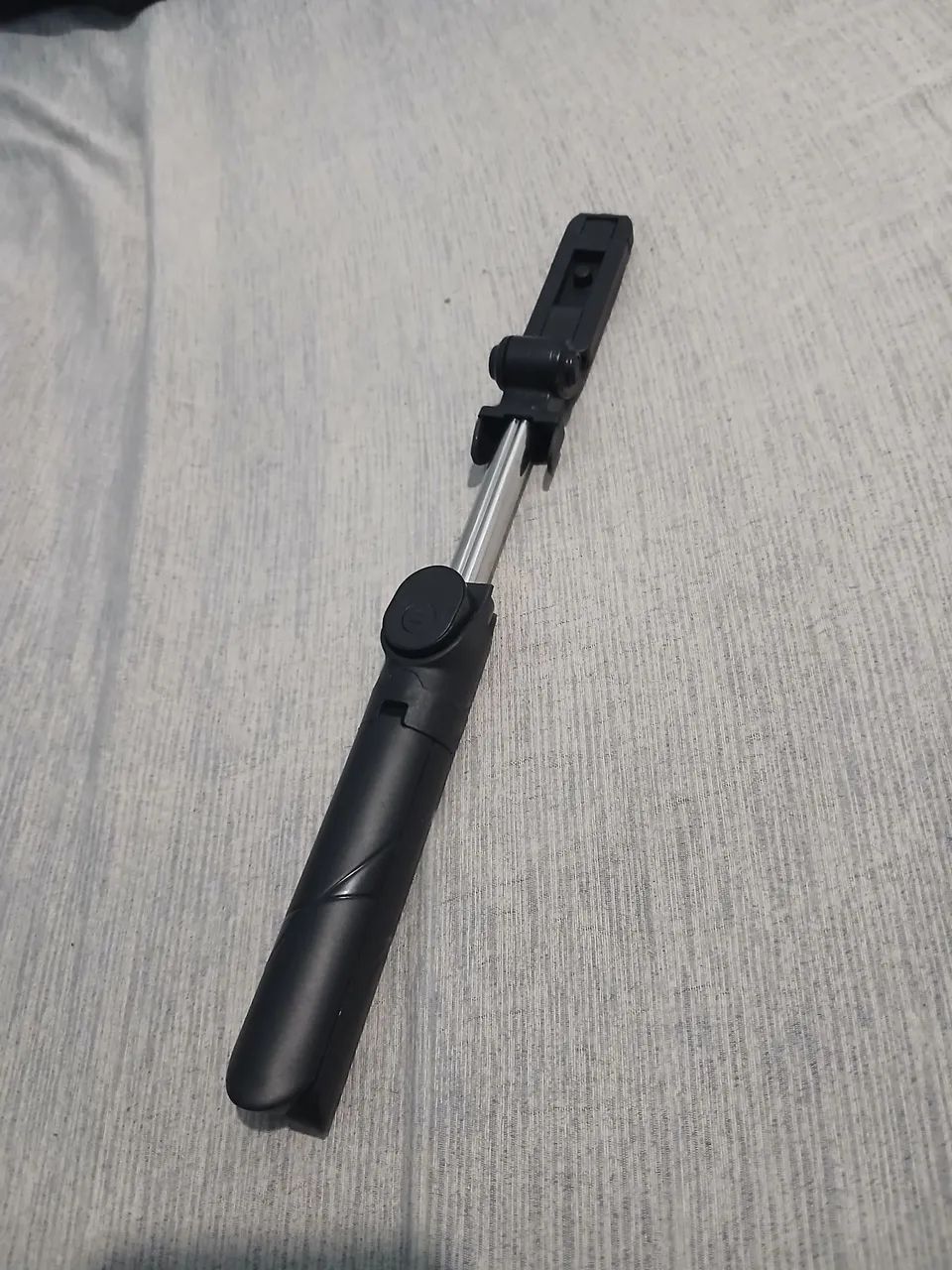 Bastão de selfie/tripé expansível com controle bluetooth 