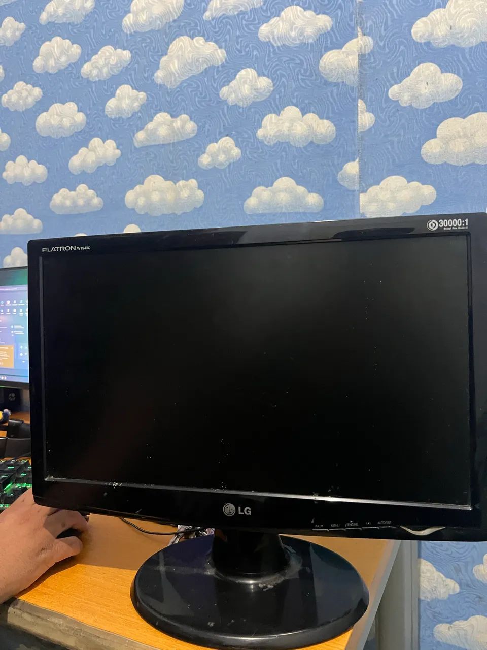 Monitor LG Flatron 18,5? Funcionando perfeitamente (Com Cabos) - Foto 3