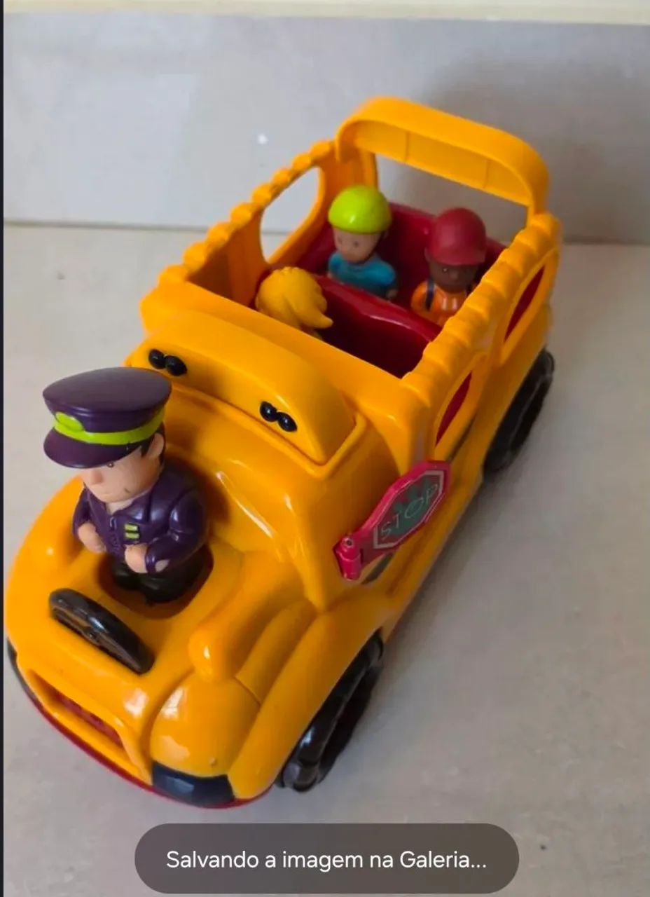 Ônibus Escolar Boogie Bus B. Toys Com Som e Luzes + 4 Bonecos - Foto 3