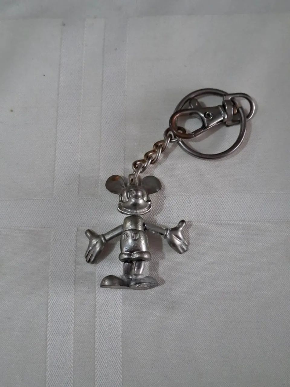 Chaveiro em metal representando o Mickey 