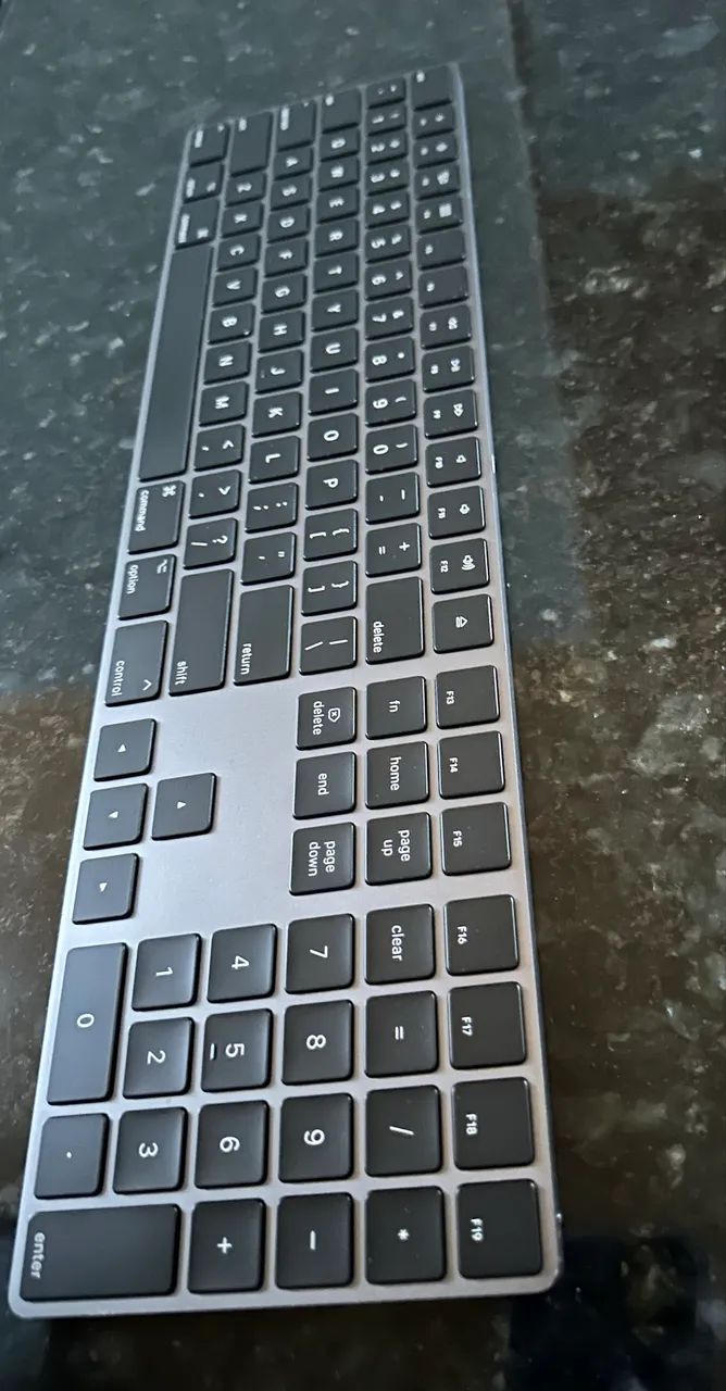 Apple Magic Keyboard A1843 com Teclado Numérico  - Foto 4