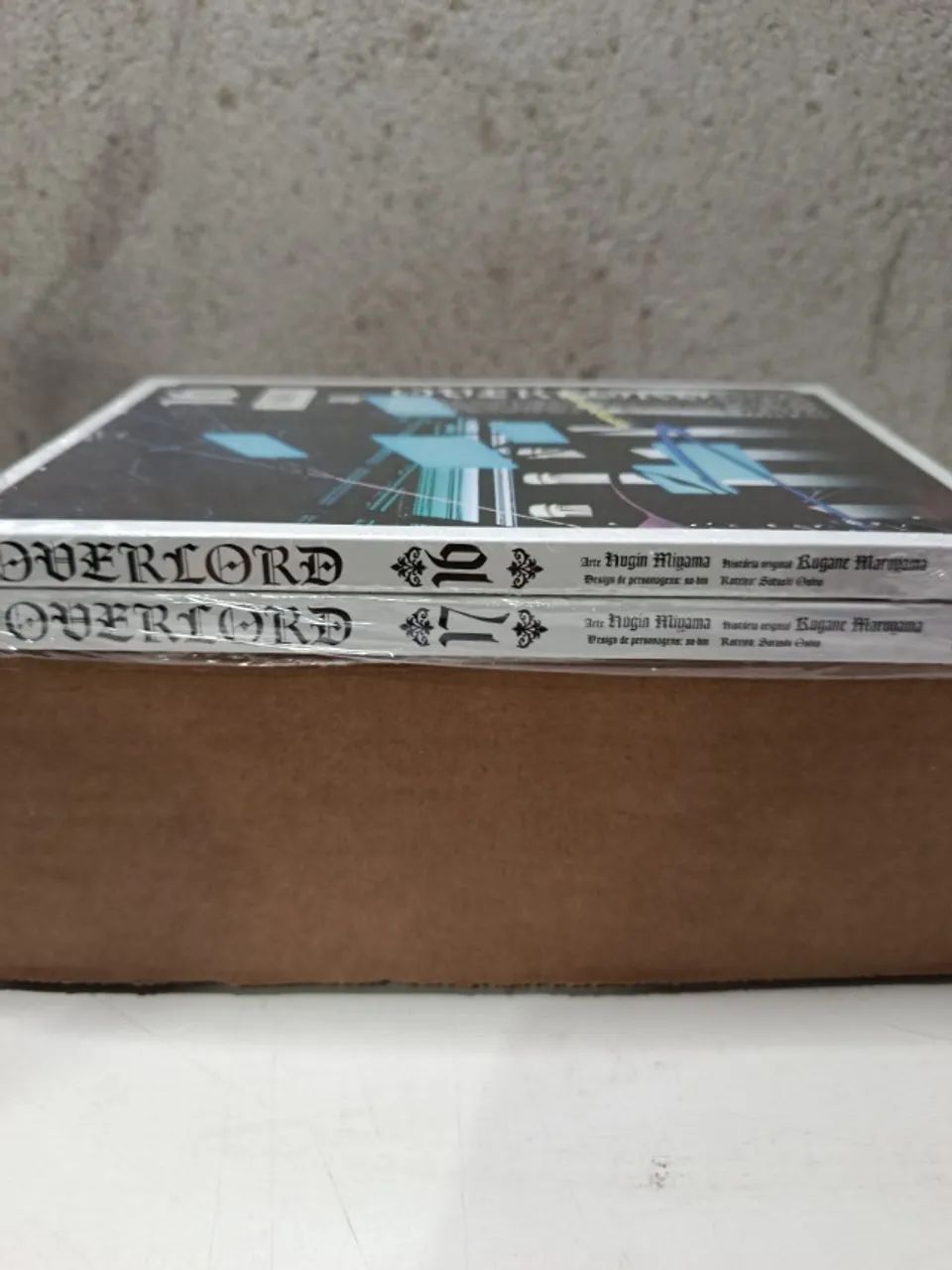 Mangás mangas Overlord 16 e 17