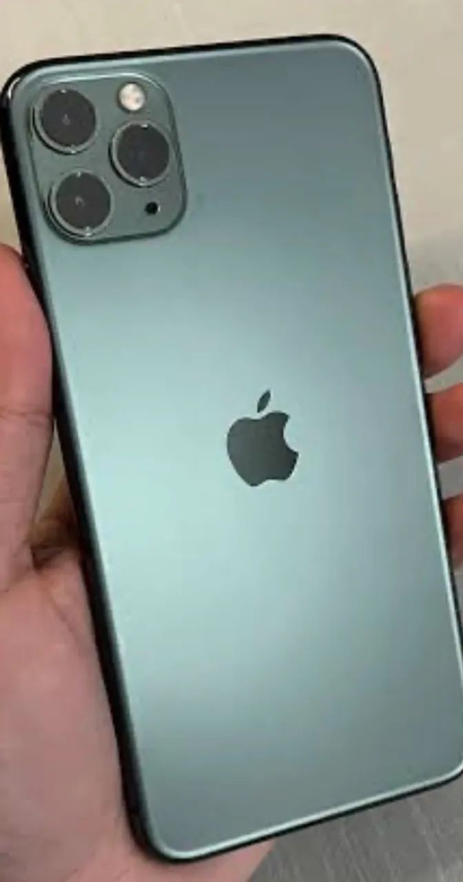 iPhone 11 pro Max cor verde em bom estado - Foto 2