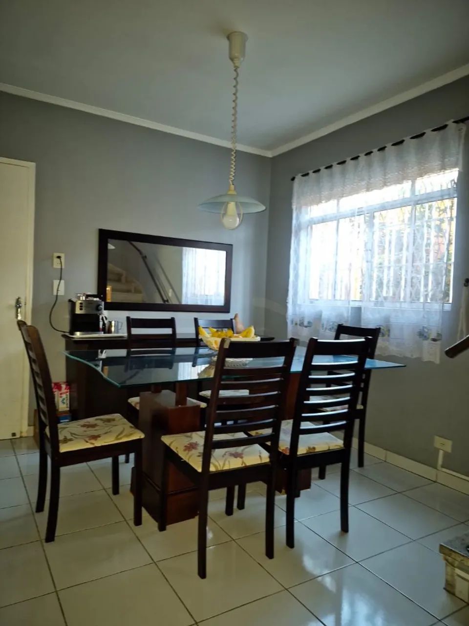 MESA COM TAMPO DE VIDRO -  6 CADEIRASAS 