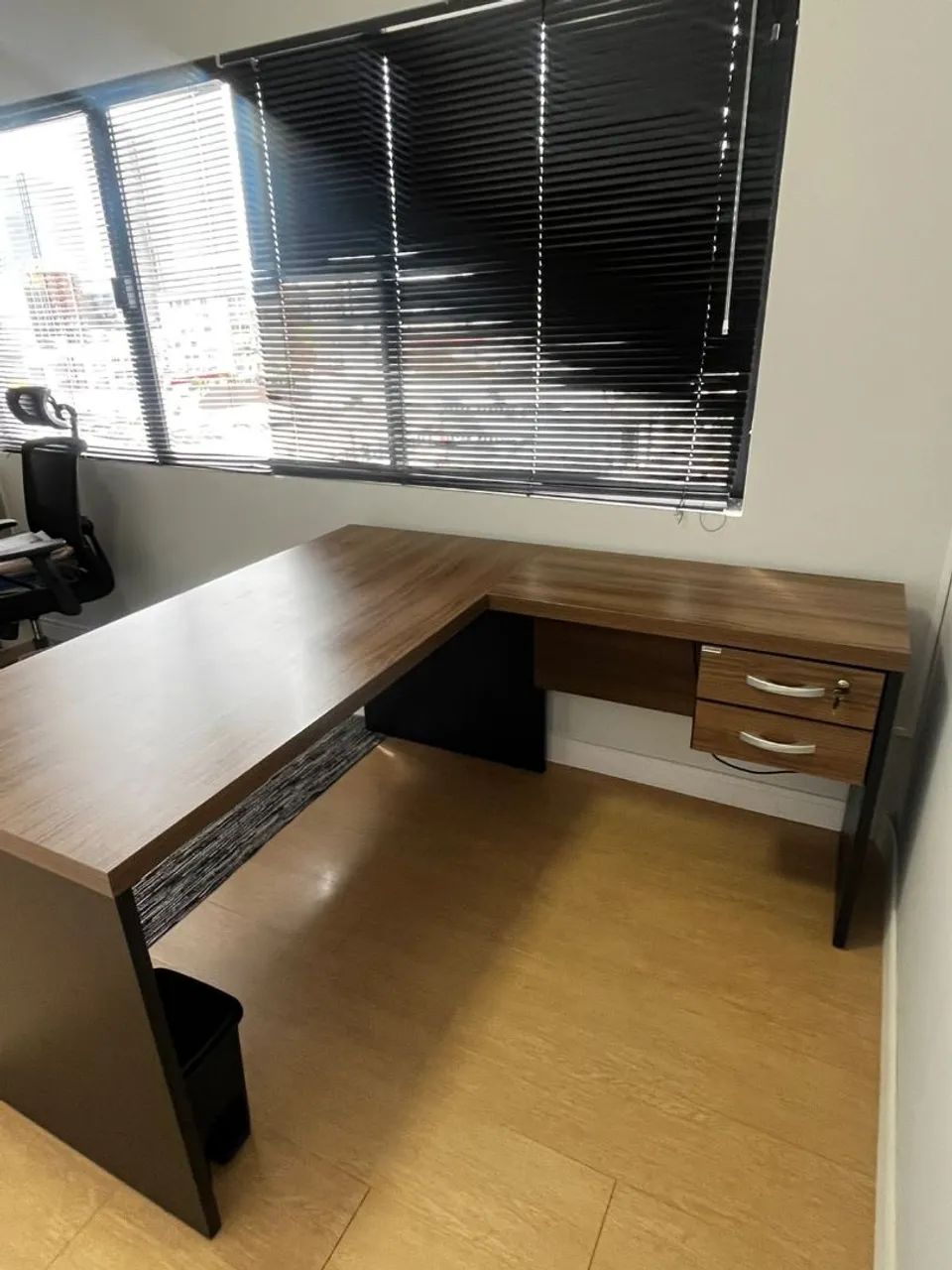 Mesa em L de escritório - Foto 2