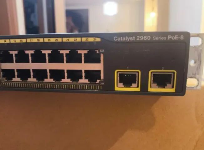 Switch Cisco Catalyst 2960 - Foto 2
