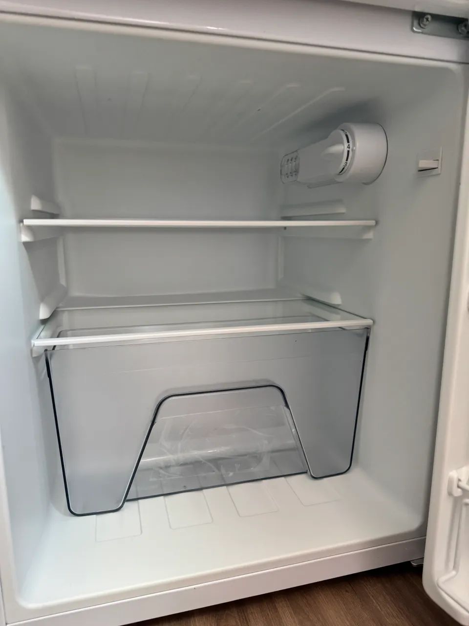 Refrigerador com freezer tamanho pequeno