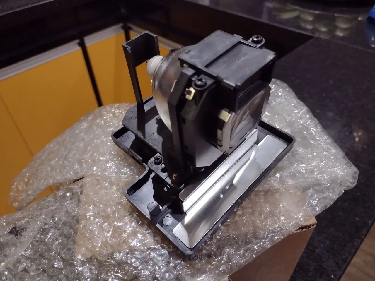 Lâmpada Projetor Panasonic PT-Ae 4000 completa com Case e zerada na caixa. - Foto 5