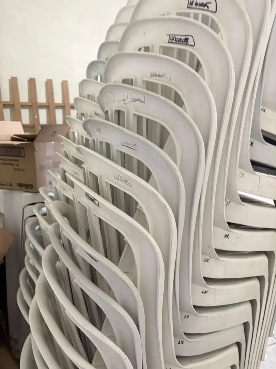 MESAS E CADEIRAS PLASTICAS USADAS  - Foto 5