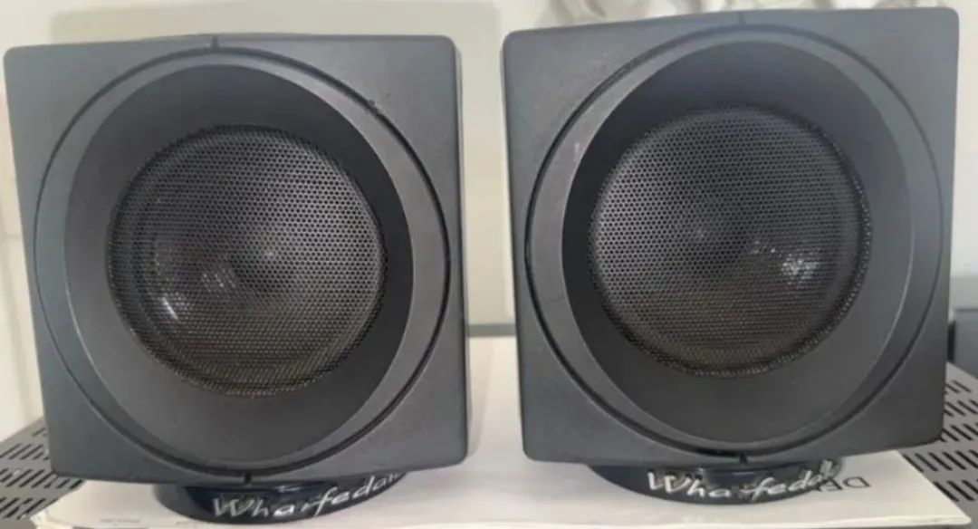 Par de caixas Wharfedale modus cube