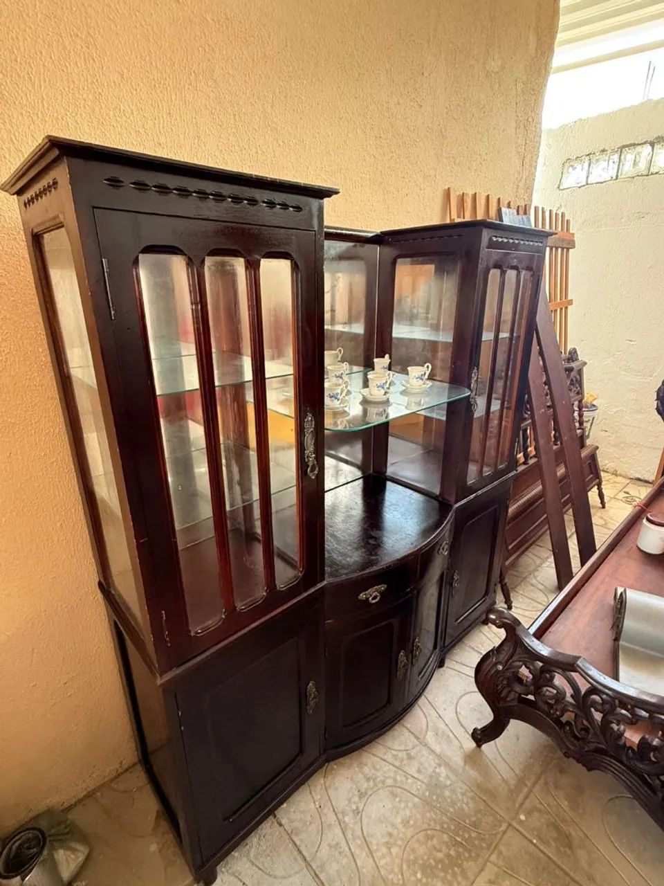 Cristaleira de madeira e vidro - Foto 3
