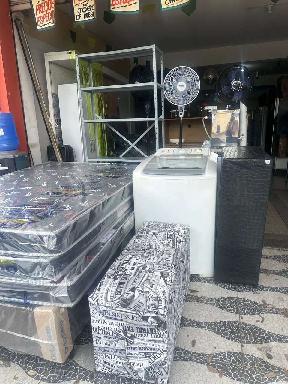 Móveis e equipamentos 