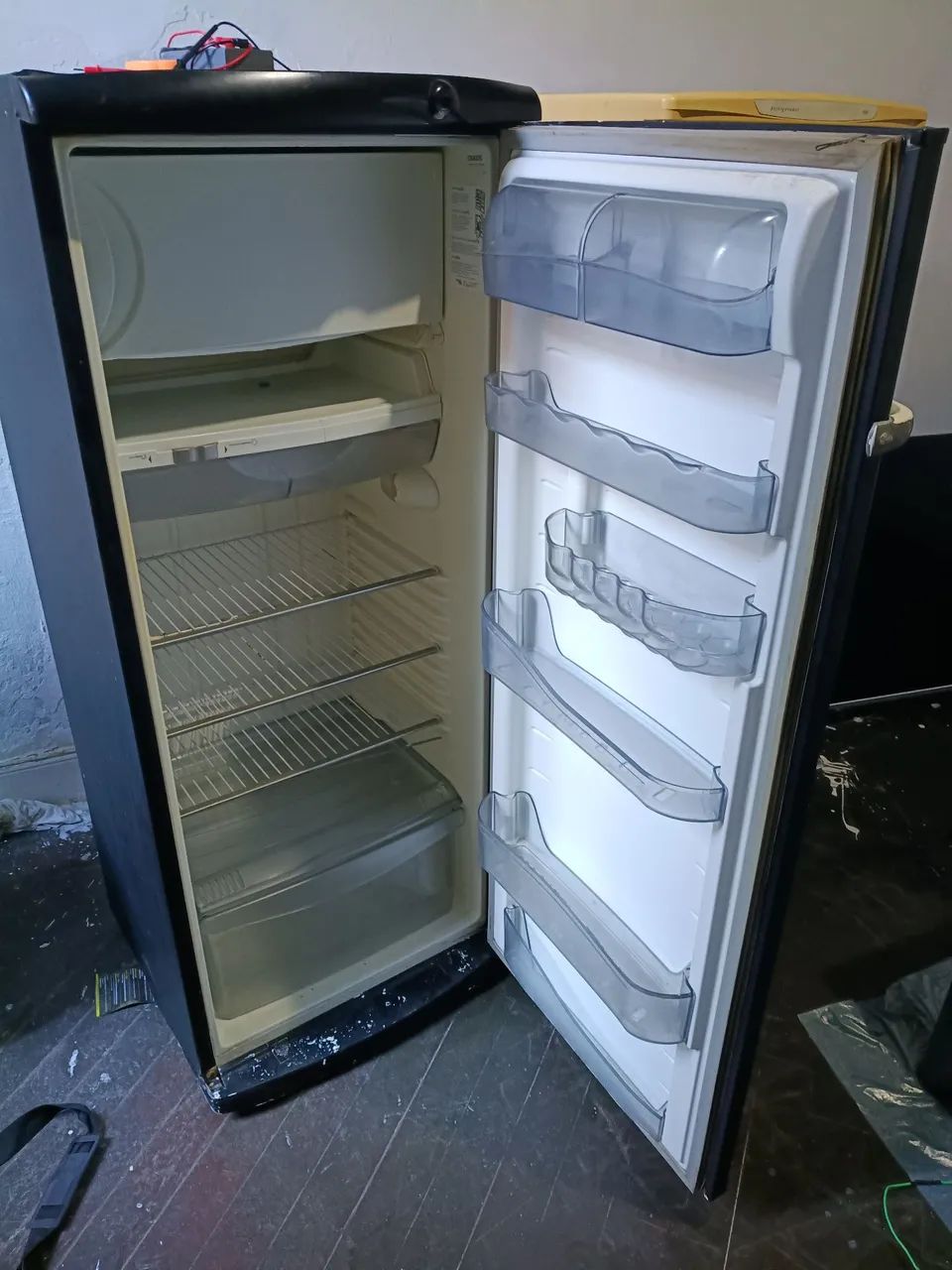 Geladeira 220v ( funcionando)