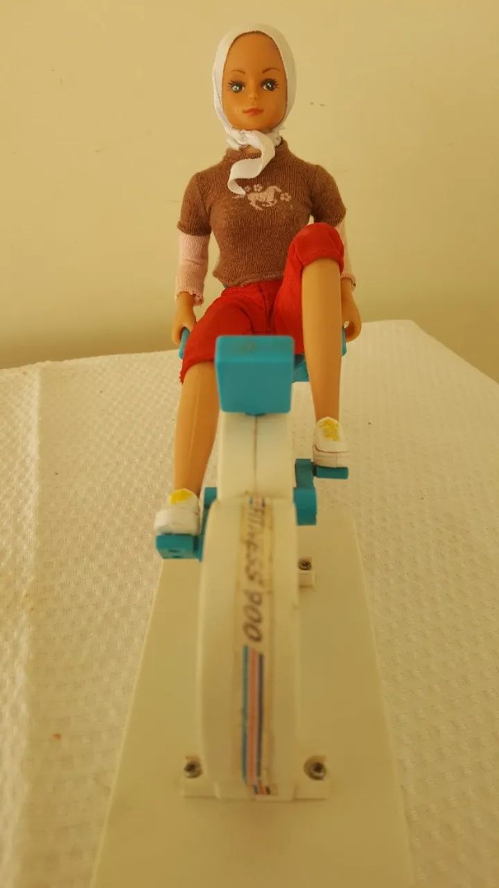 Boneca barbie na bicicleta ergometria  - Foto 5