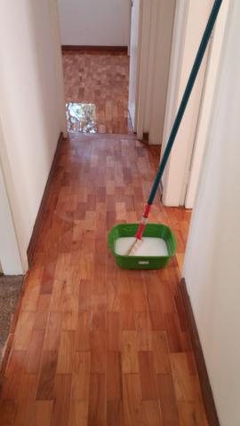 Realizo trabalho de raspação e de pisos de madeira, aplicação de sinteco e verniz - Foto 2