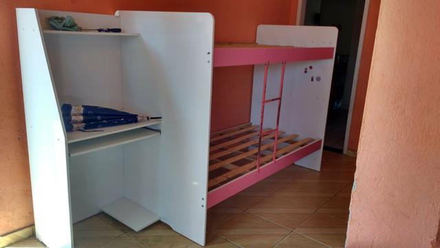 Vendo beliche bem conservada com com escrivaninha
