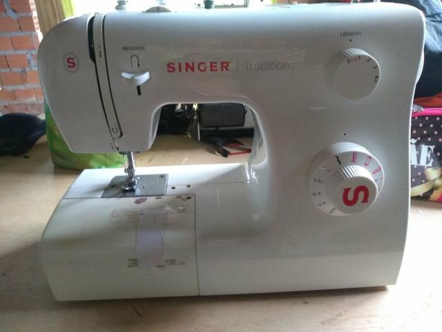 Vendo máquina de costura - Foto 2