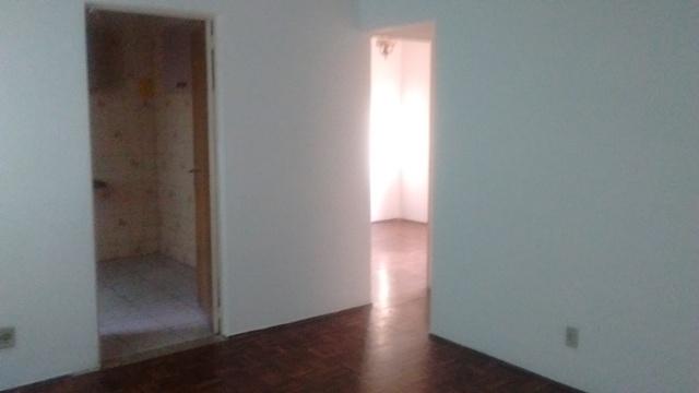 Apartamento simples com 02 quartos e 01 vaga coberta - Foto 2