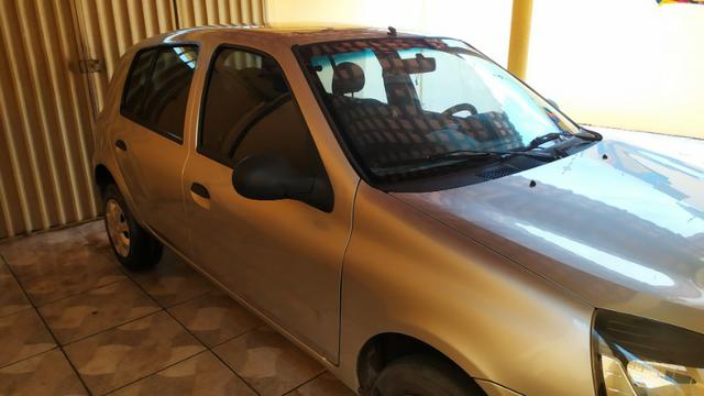 Vendo Renault Clio 1.0 flex 4 portas em perfeito estado, segundo dono!
