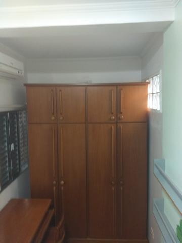 Guarda roupas 8 portas em madeira legítima semi novo