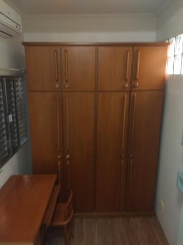 Guarda roupas 8 portas em madeira legítima semi novo - Foto 3