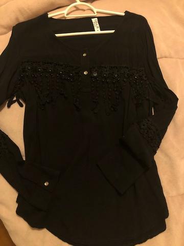 Camisa preta c/ botões tecido viscose Tam: M
