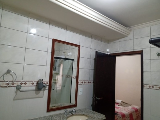 Quarto Mobiliado em casa de Família - Foto 2