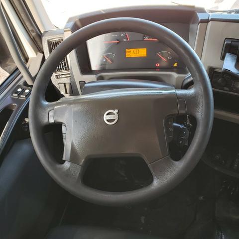 Caminhão Volvo VM330 Bitruck 2015 8x2 i- Shift Carroceria Aberta Ar condicionado bitruque - Foto 13