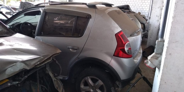 Renault sandero stepway 2009 para retirada de peças (sucata) - Foto 2
