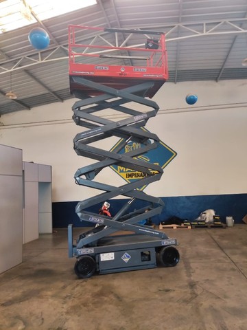 Locação de plataforma Sky Jack SJ4732 elevação 12m - Foto 4