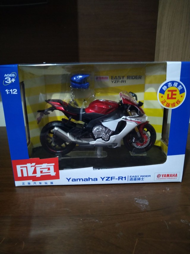 Miniatura moto Yamaha R1 2017 1:12 - Foto 3