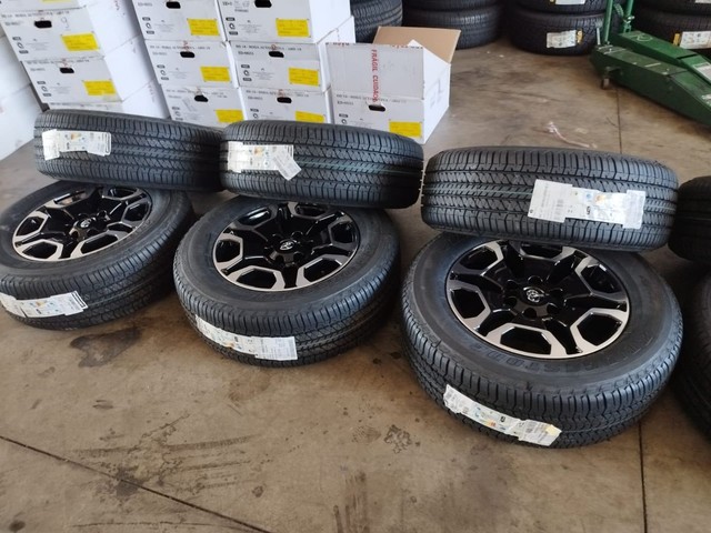 PROMOÇÃO RODA HILUX SRX 2023 C/ PNEU À BASE DE TROCA - Foto 5
